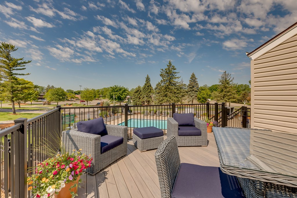 East Lansing Apartments | Carriage Hill East Apartments and Townhomes