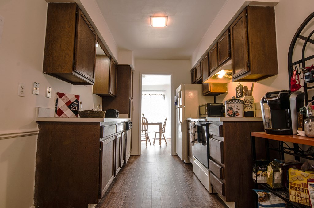 Spacious Kitchen in East Lansing Apartments near Michigan State University | Carriage Hill East