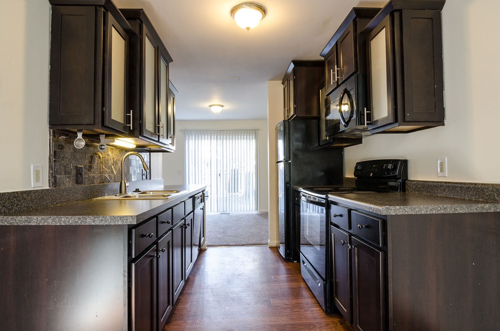 Spacious Kitchen in East Lansing Apartments near Michigan State University | Carriage Hill East