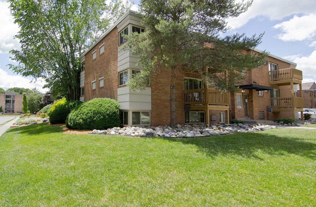 Apartments in East Lansing near Michigan State University | Cedar Street Apartments
