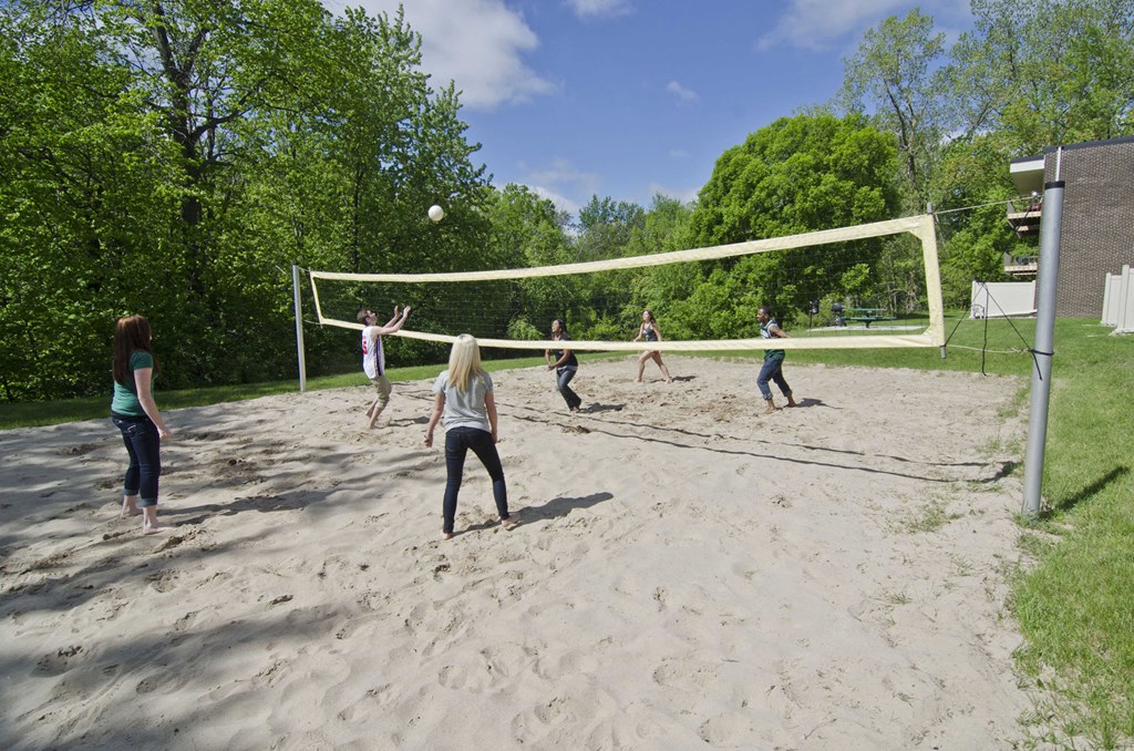 East Lansing Apartments near Michigan State University | Collingwood Apartments