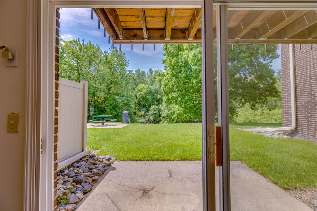 East Lansing Apartments near Michigan State University | Collingwood Apartments