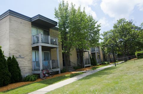 East Lansing Apartments | East Knolls Apartments