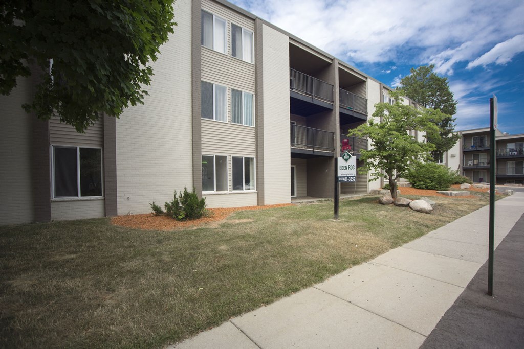 East Lansing Apartments near Michigan State University | Eden Roc Apartments