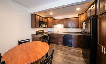East Lansing Apartments near Michigan State University | Eden Roc Apartments - Photo Gallery 2
