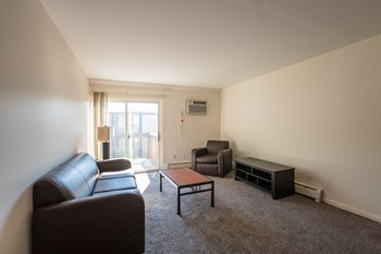 East Lansing Apartments near Michigan State University | Eden Roc Apartments - Photo Gallery 3