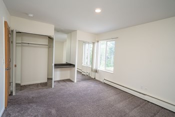 East Lansing Apartments near Michigan State University | Eden Roc Apartments - Photo Gallery 6