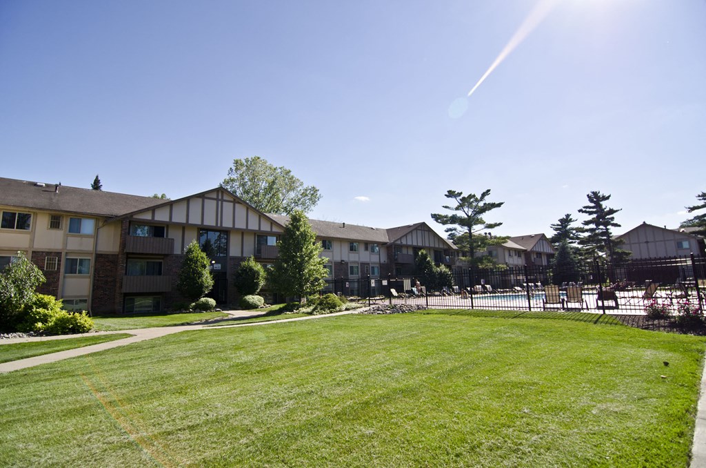 Apartments in East Lansing near Michigan State University | Glenwood