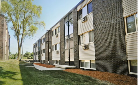Exterior of North Pointe Apartments In East Lansing Michigan