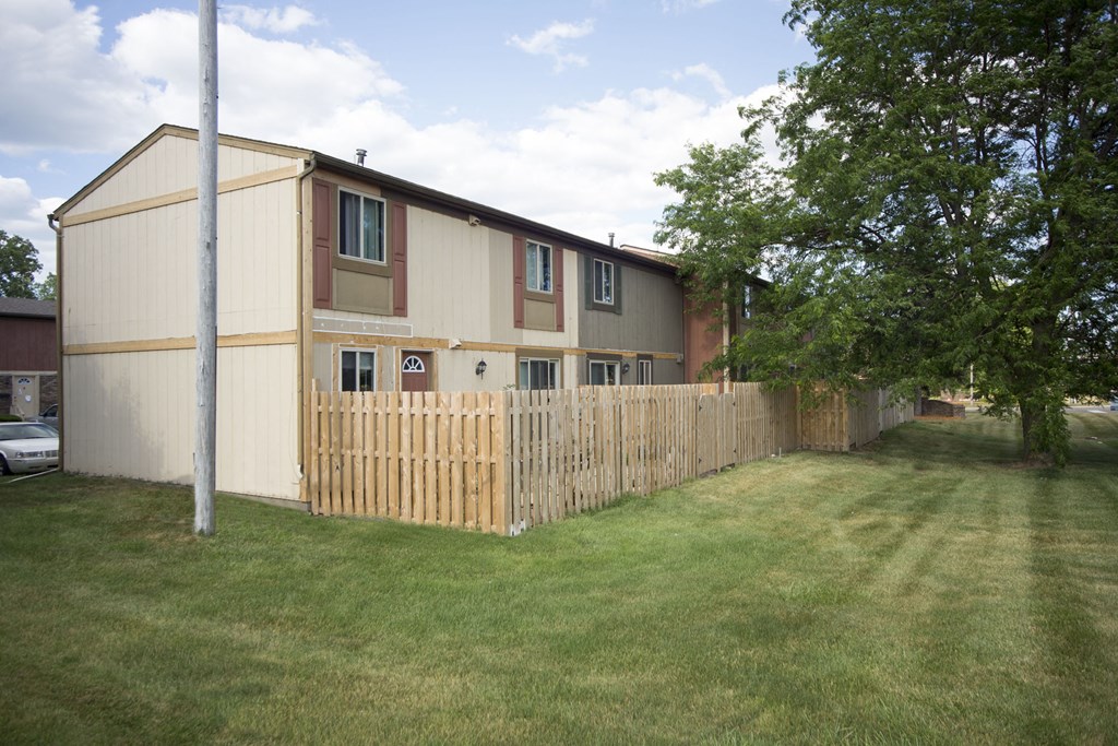 Townhomes near Michigan State University | Oakbrook Townhomes