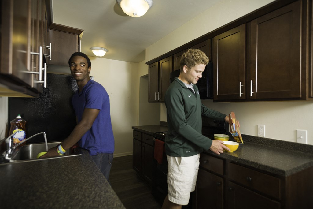 Spacious Kitchen in East Lansing Apartments near Michigan State University | Oakridge