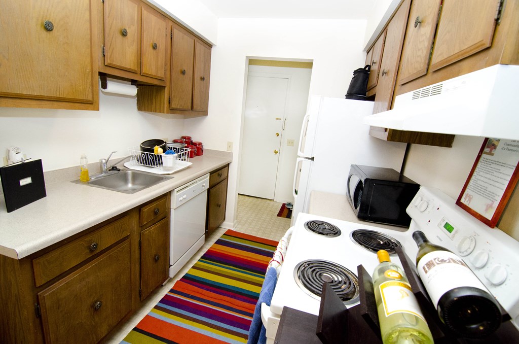 Spacious Kitchen in East Lansing Apartments near Michigan State University | Oakridge