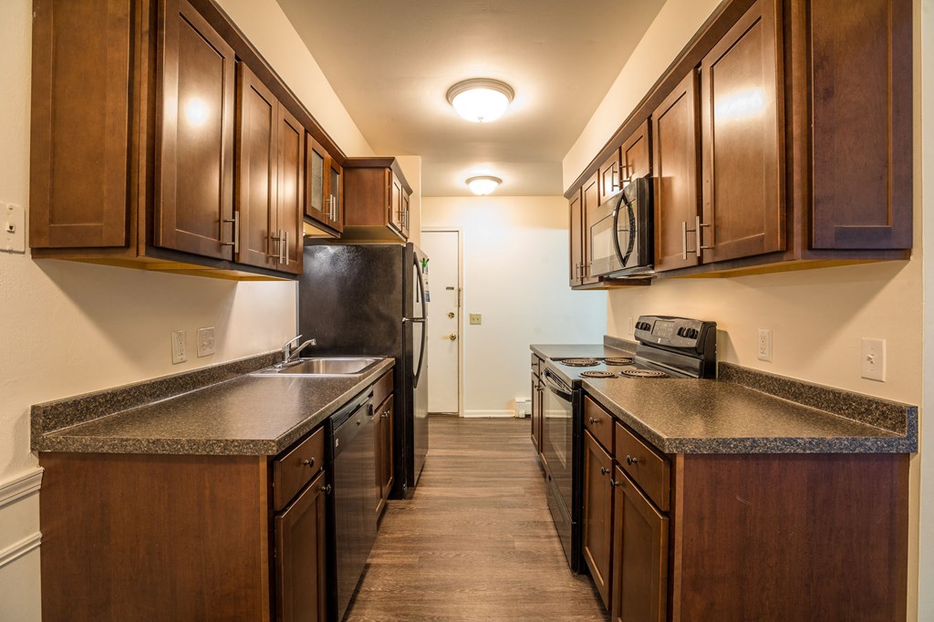 Spacious Kitchen in East Lansing Apartments near Michigan State University | Oakridge