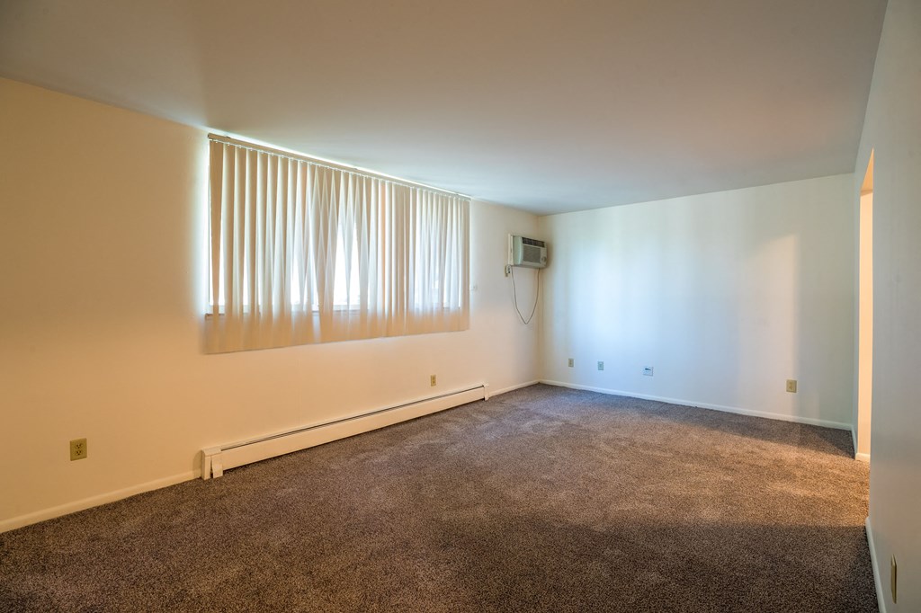 Spacious Living room in East Lansing Apartments near Michigan State University | Oakridge