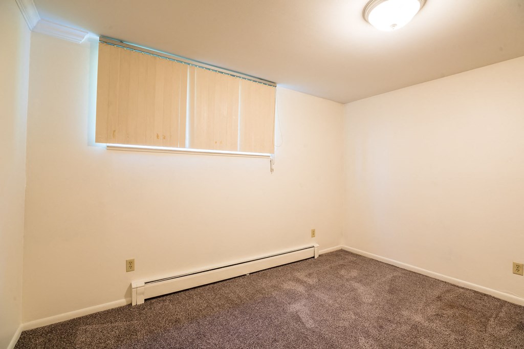 Spacious Living room in East Lansing Apartments near Michigan State University | Oakridge