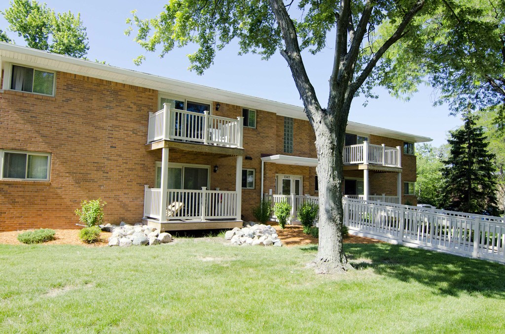 East Lansing Apartments Near Michigan State University | Old Canton Apartments