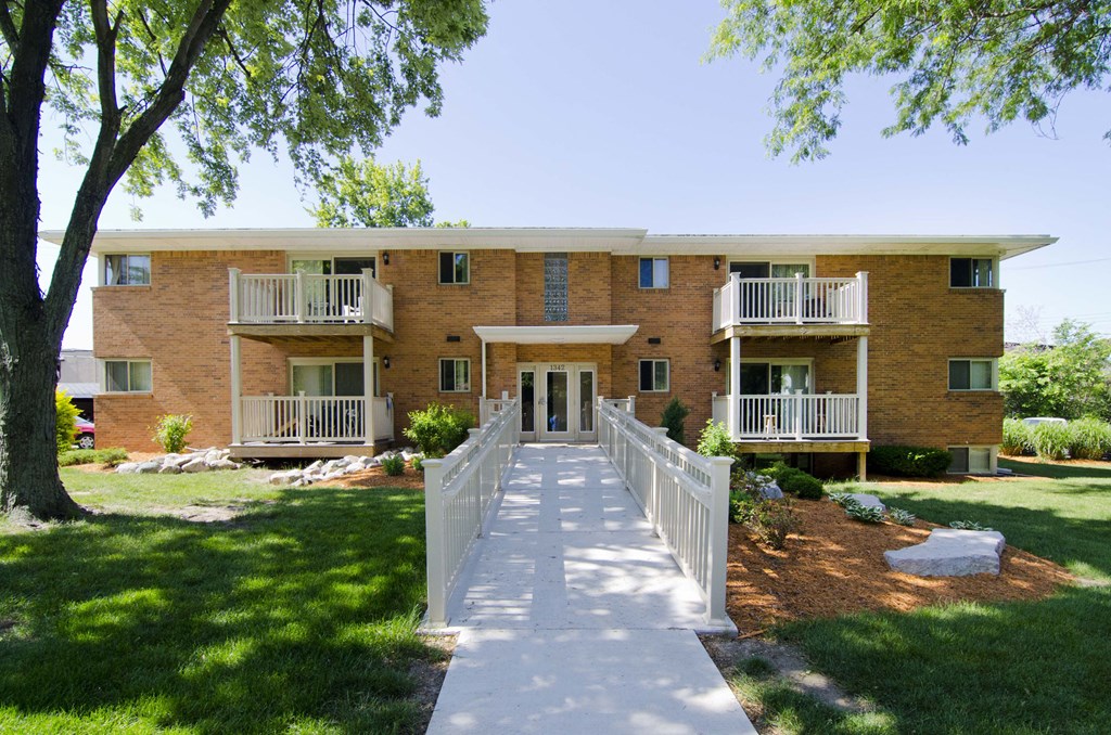 East Lansing Apartments Near Michigan State University | Old Canton Apartments