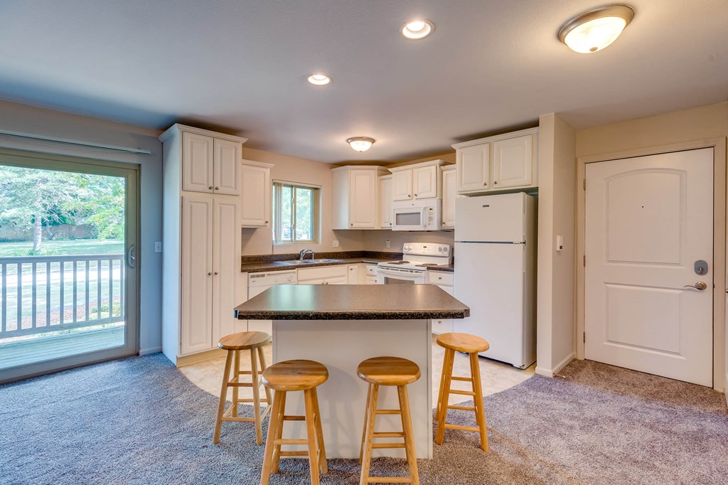 Spacious Kitchen in East Lansing Apartments near Michigan State University | Old Canton
