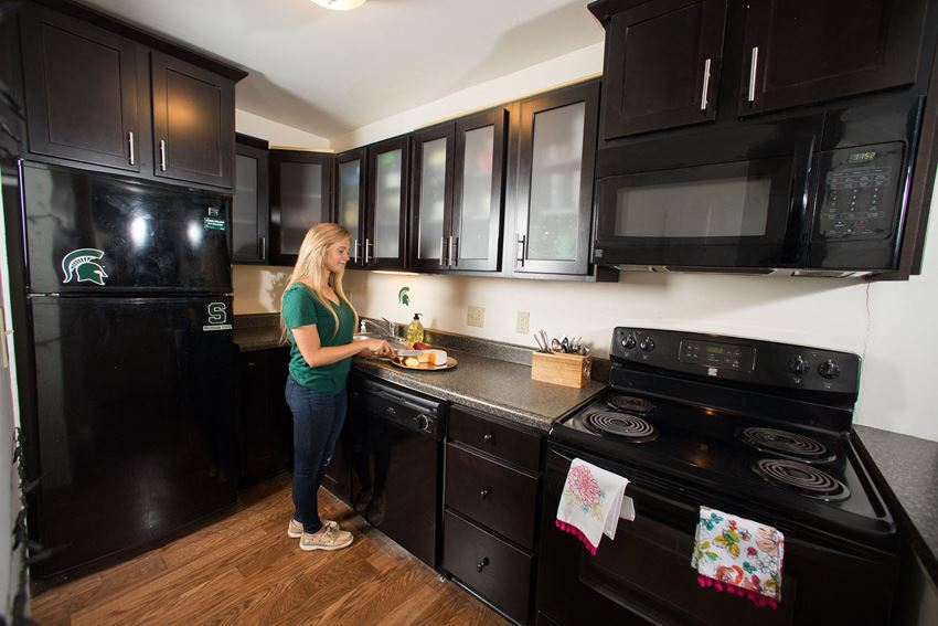East Lansing Apartments Near Michigan State University | River Park Apartments - Photo Gallery 1