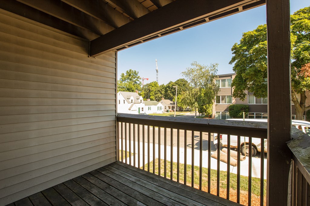 East Lansing Apartments Near Michigan State University | River Park Apartments