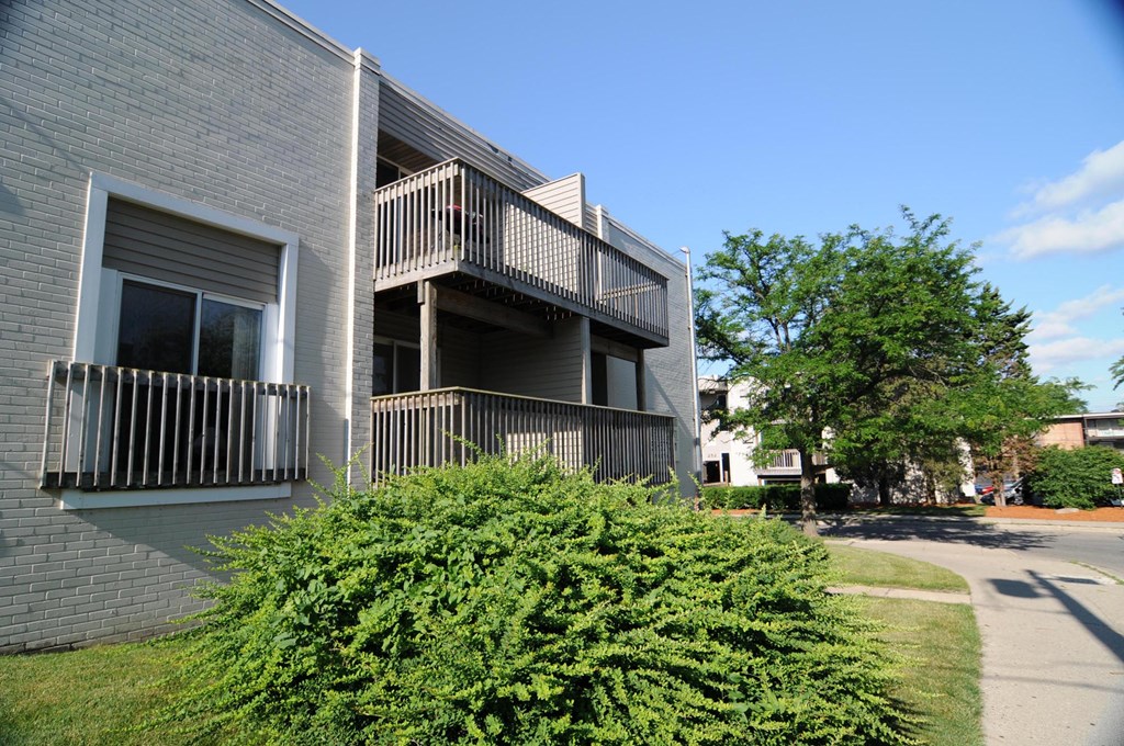 East Lansing Apartments Near Michigan State University | River Park Apartments