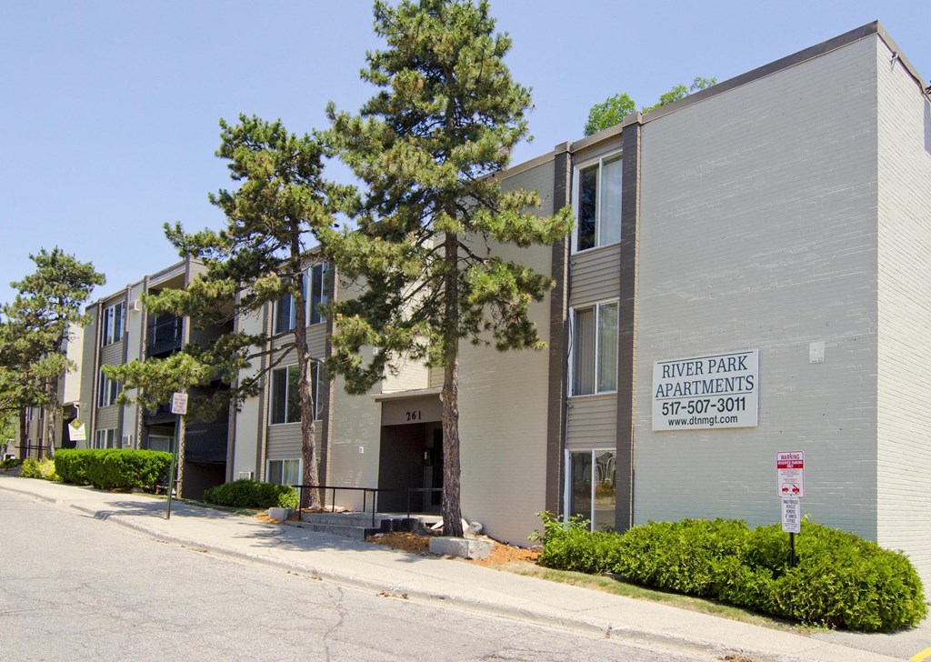 East Lansing Apartments Near Michigan State University | River Park Apartments