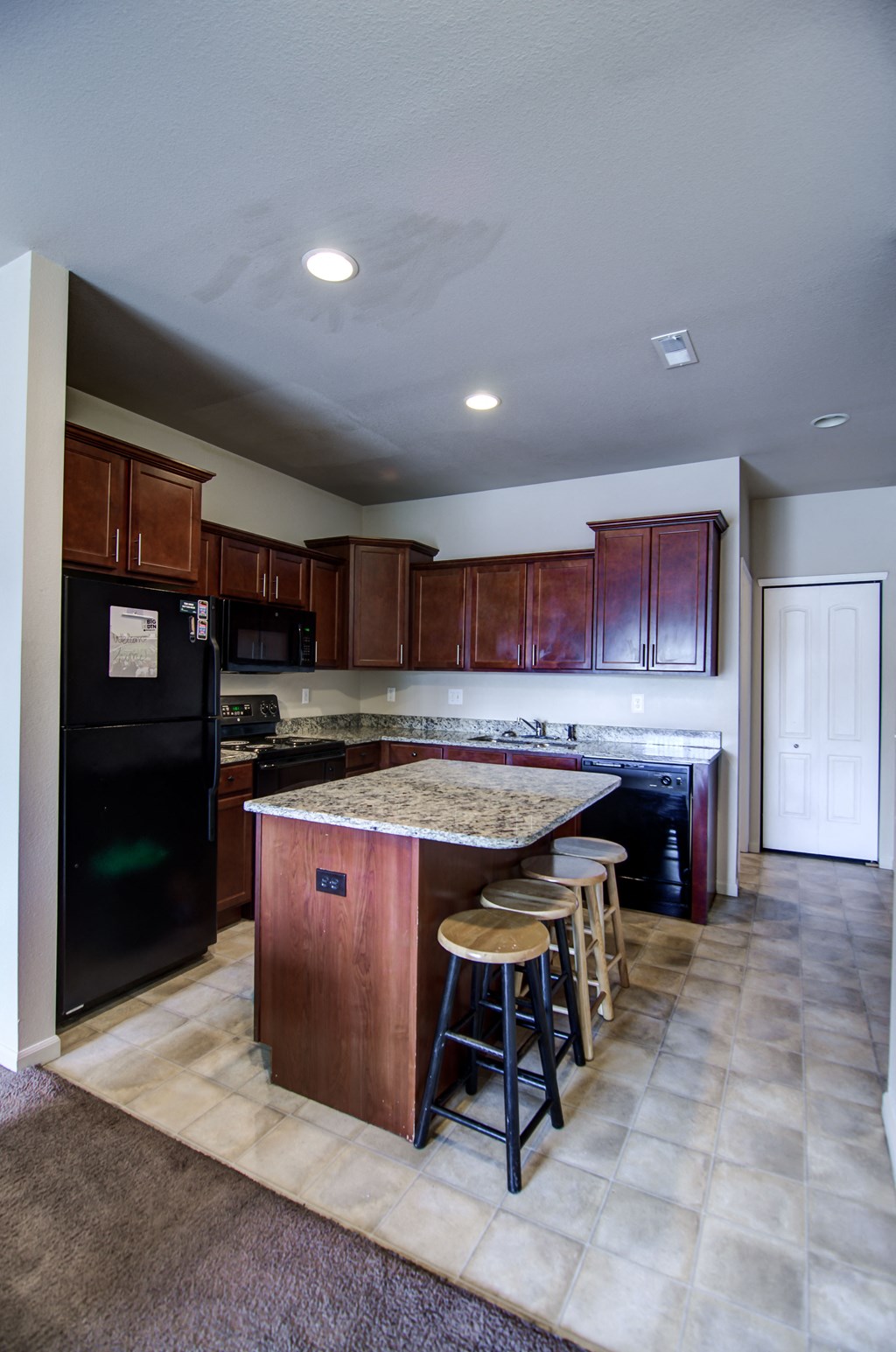 Spacious Kitchen in East Lansing Apartments near Michigan State University | River Walk