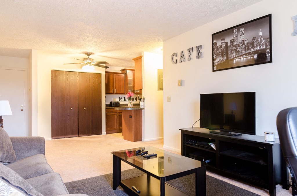 Spacious Living room in East Lansing Apartments near Michigan State University | Stoneridge