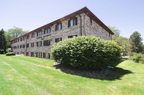 Exterior Stoneridge Apartments in East Lansing Michigan