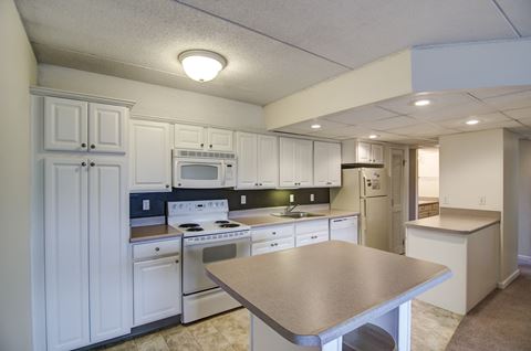 East Lansing Apartments near Michigan State University | The Oaks Apartments