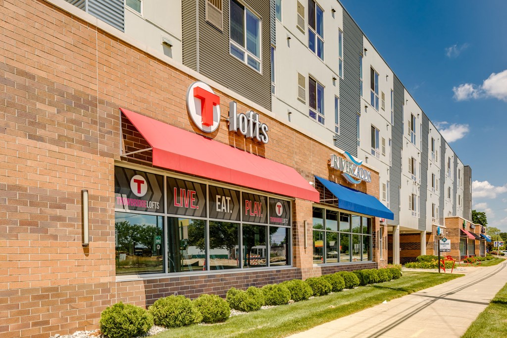 a brick building with a restaurant and a sidewalk