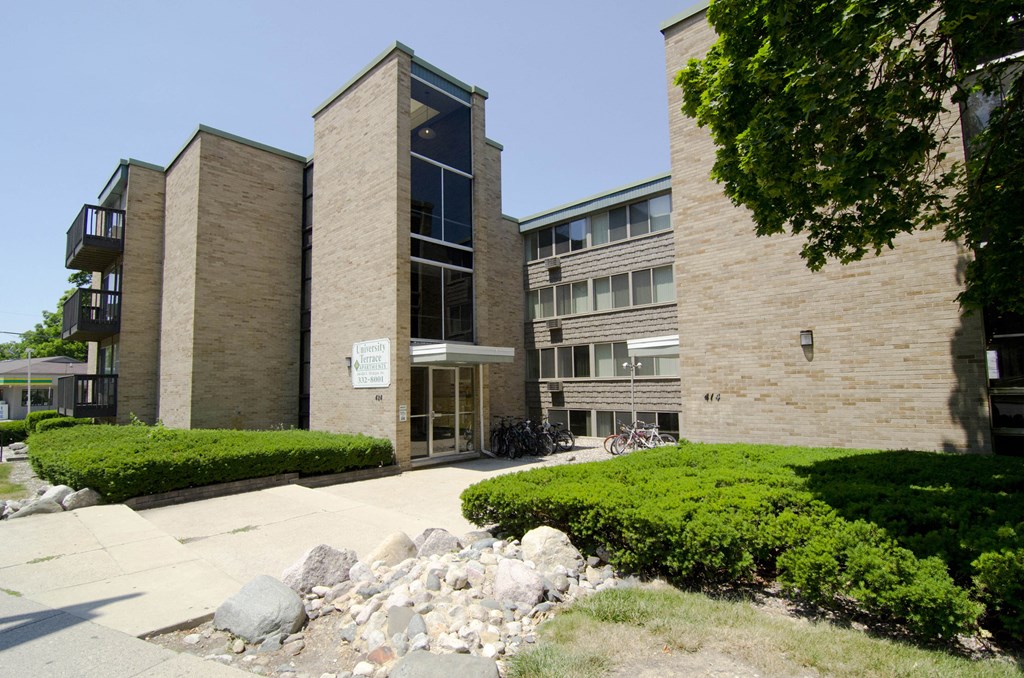 East Lansing Apartments near Michigan State University | University Terrace Apartments