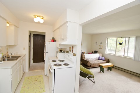 Spacious Kitchen and Living room in East Lansing Apartments near Michigan State University | Valley Forge