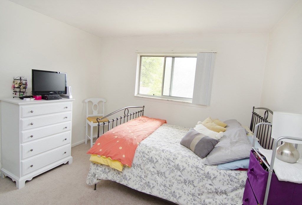 Spacious bedrooms in East Lansing Apartments near Michigan State University | Valley Forge
