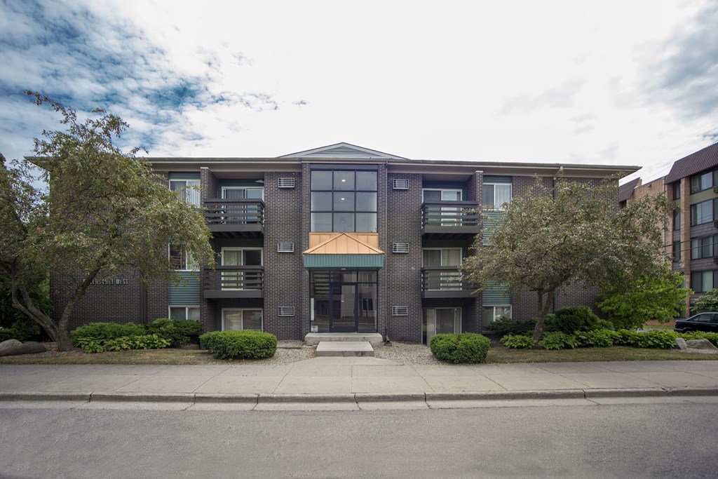 East Lansing Apartments near Michigan State University | Waters Edge Apartments