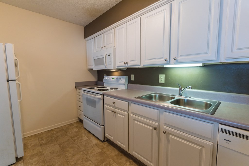 East Lansing Apartments near Michigan State University | Waters Edge Apartments