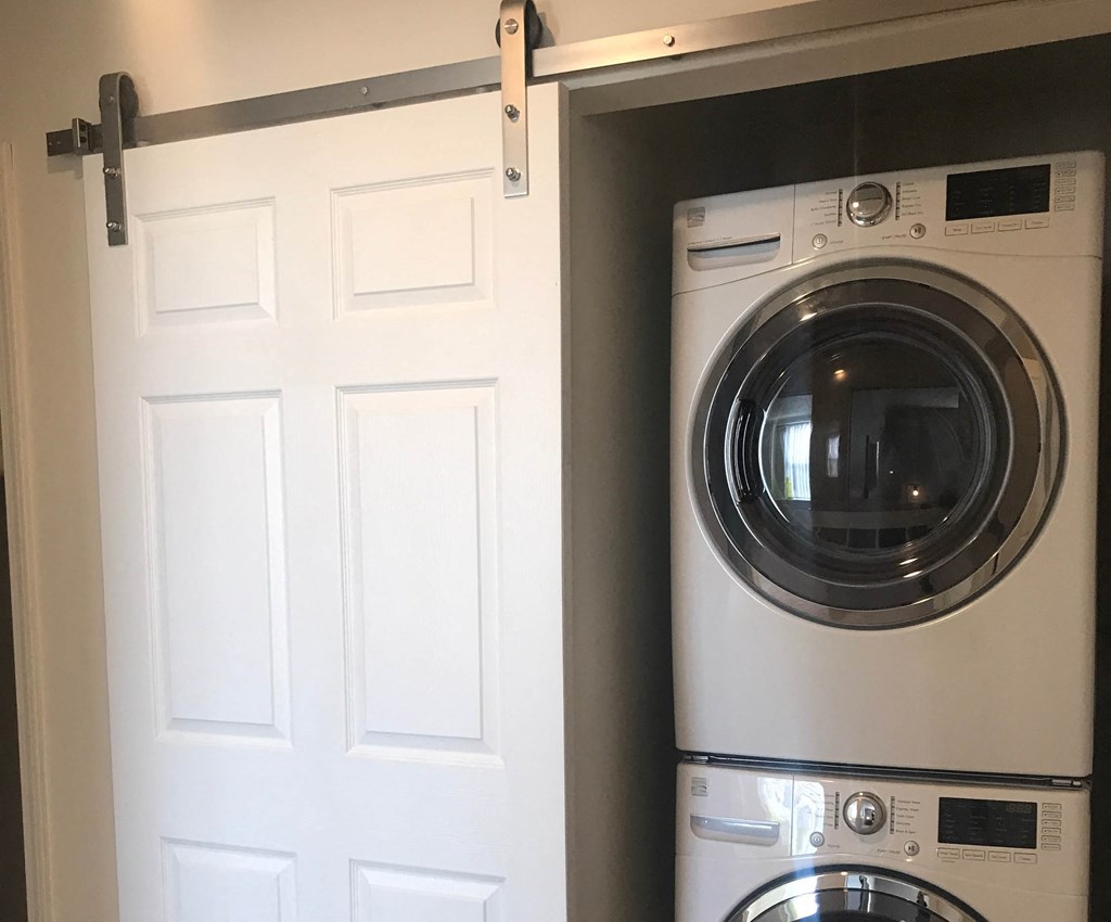 East Lansing Apartments near Michigan State University | Woodbrook Village Apartments