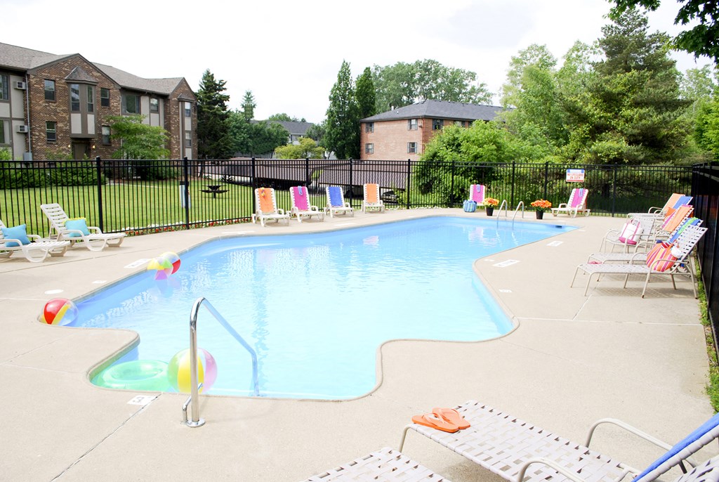East Lansing Apartments near Michigan State University | Woodbrook Village Apartments