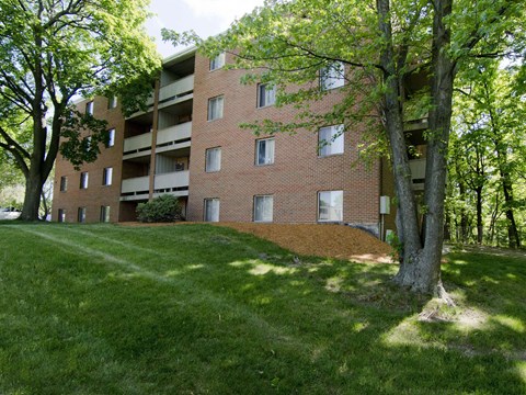 East Lansing, MI near Michigan State University | Woodmere Apartments