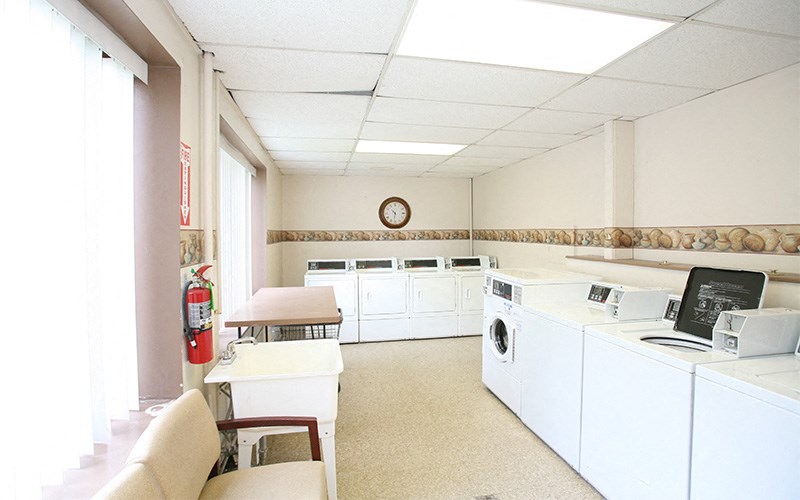 A laundry room with washers and dryers.