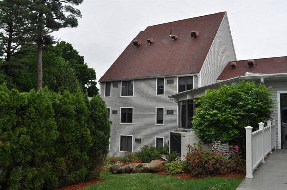 Machado House at Peter's Grove Exterior 4