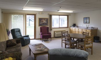 212 E 4th Street 1-2 Beds Apartment, Affordable for Rent - Photo Gallery 2