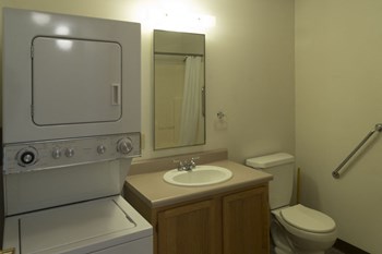 212 E 4th Street 1-2 Beds Apartment, Affordable for Rent - Photo Gallery 6