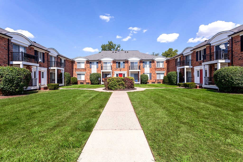 Landscape Path at French Quarter - Southfield, MI, Southfield, Michigan