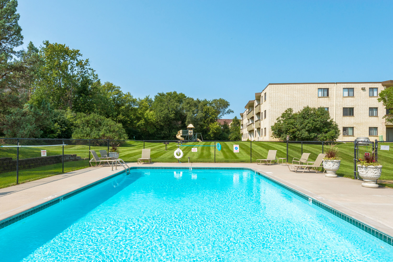 Oakwood Apartments in Plymouth, MN