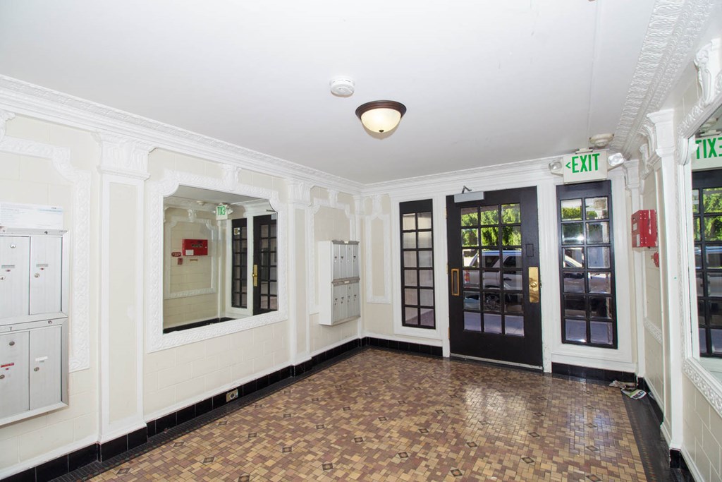 1819 GOLDEN GATE Apartments