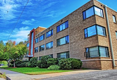 550 E 3Rd Avenue Studio-1 Bed Apartment for Rent - Photo Gallery 1
