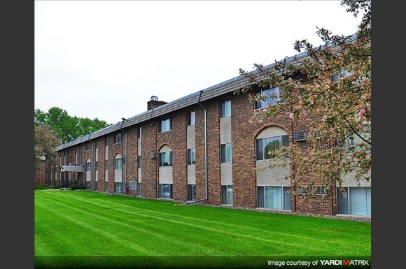 Rose 8 Estates Apartments 3050 Old Hwy 8 Roseville Mn Rentcafe