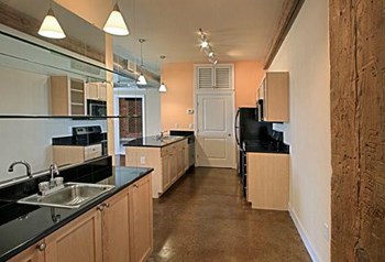 214 N. Dunlop St. 1-2 Beds Apartment for Rent - Photo Gallery 6