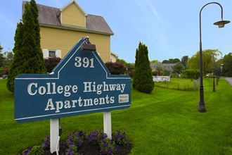 391 Main Street Studio-1 Bed Apartment for Rent